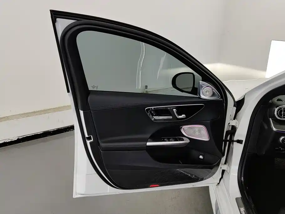 Mercedes-Benz C-Class — миниатюра 7