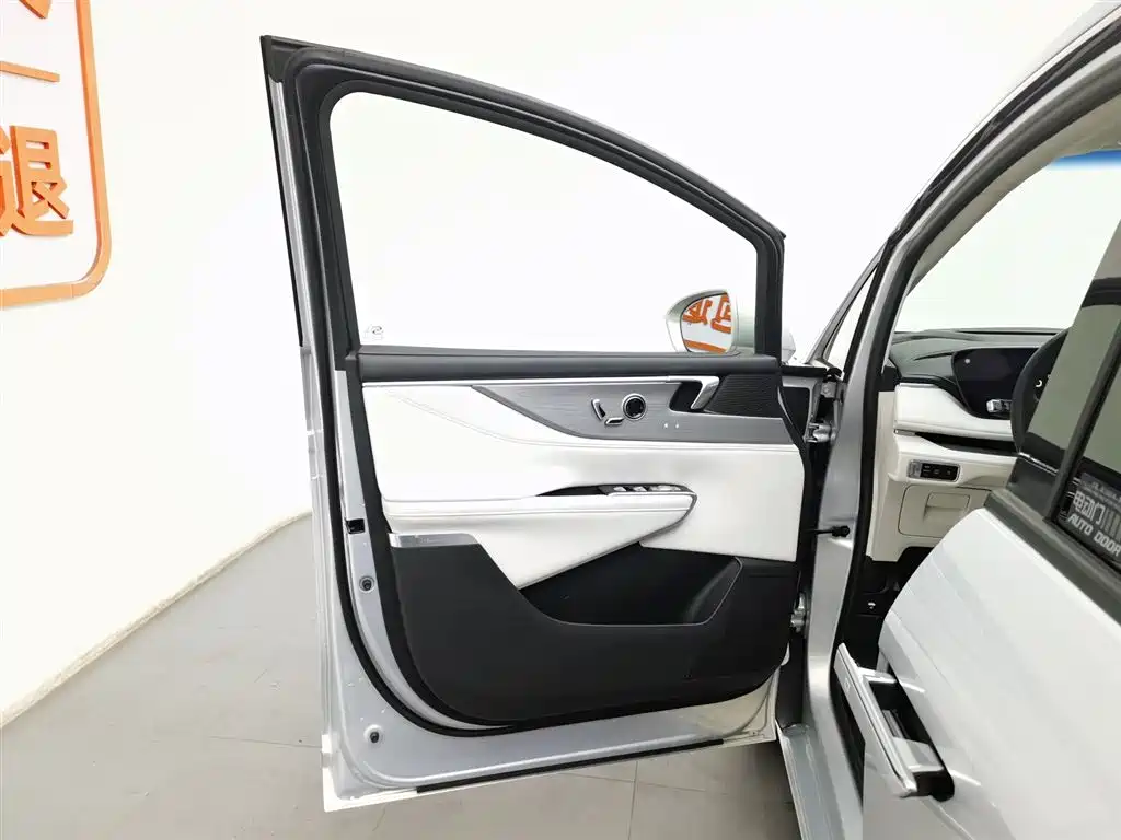 BUICK GL8 NEW ENERGY