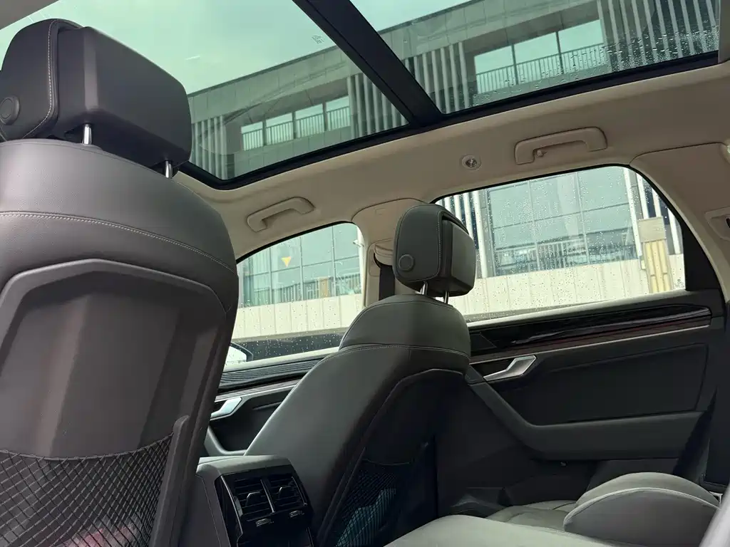 Volkswagen Touareg 2023 3.0TSI Sport