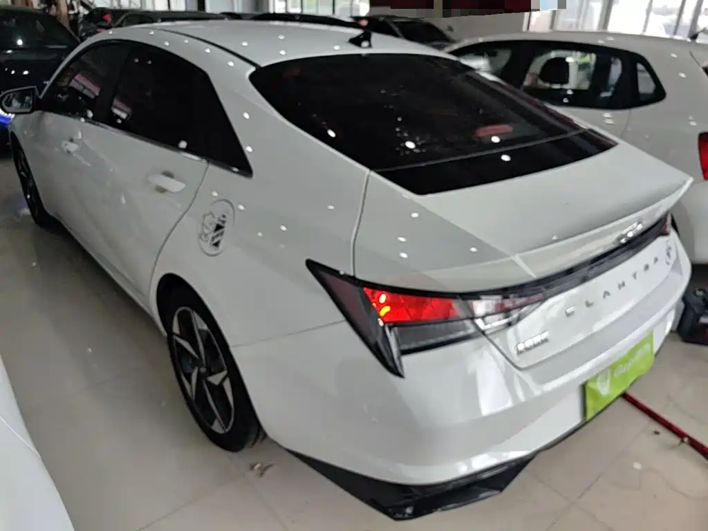 Hyundai Elantra — миниатюра 5