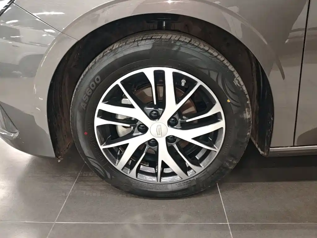 Geely Emgrand — миниатюра 23