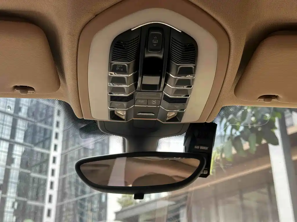 Porsche Cayenne — миниатюра 30