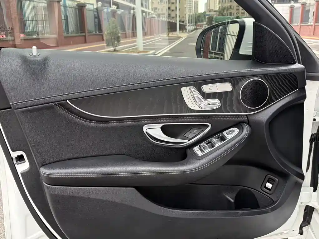 Mercedes-Benz C-Class — миниатюра 9
