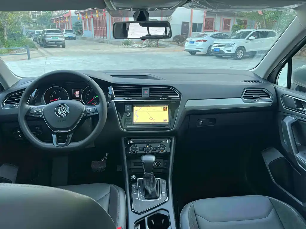 Volkswagen Tiguan L — миниатюра 9