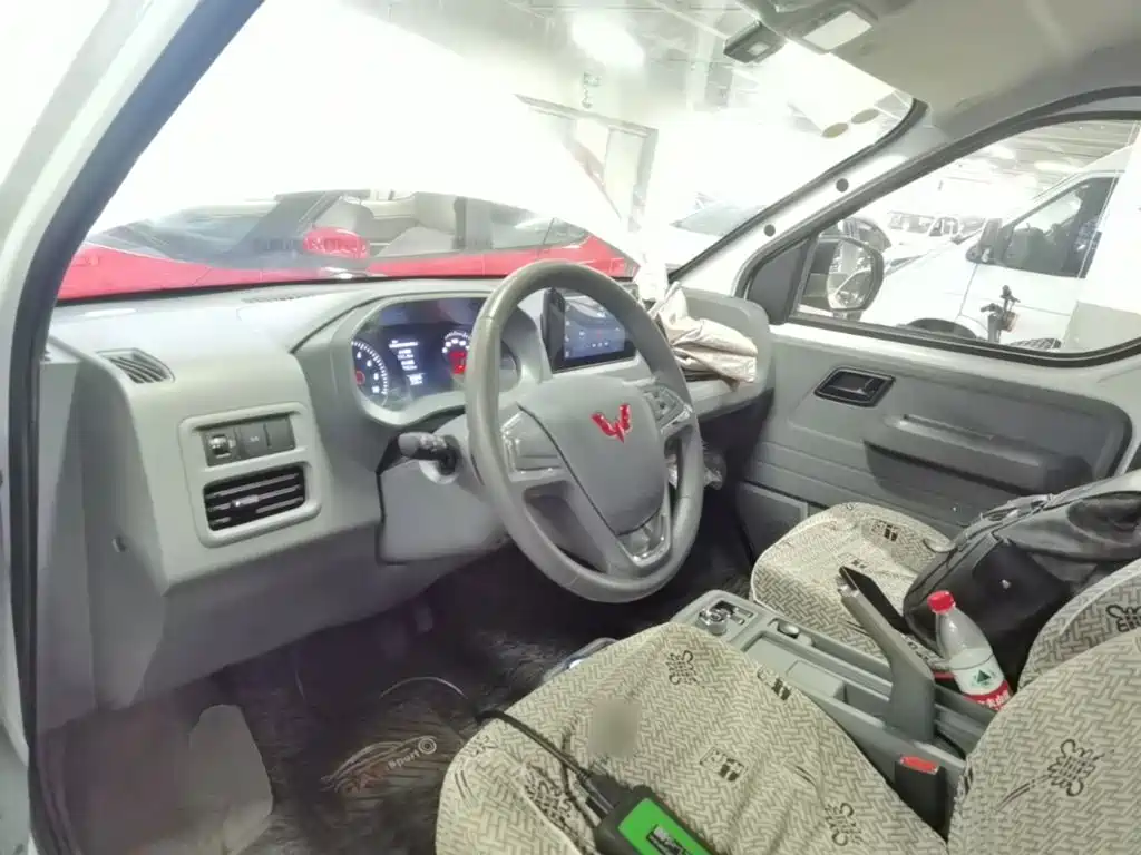 Wuling Yangguang — миниатюра 14