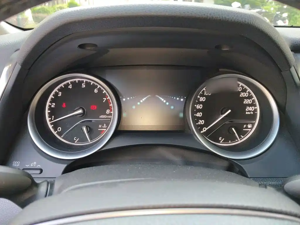 Toyota Camry — миниатюра 4