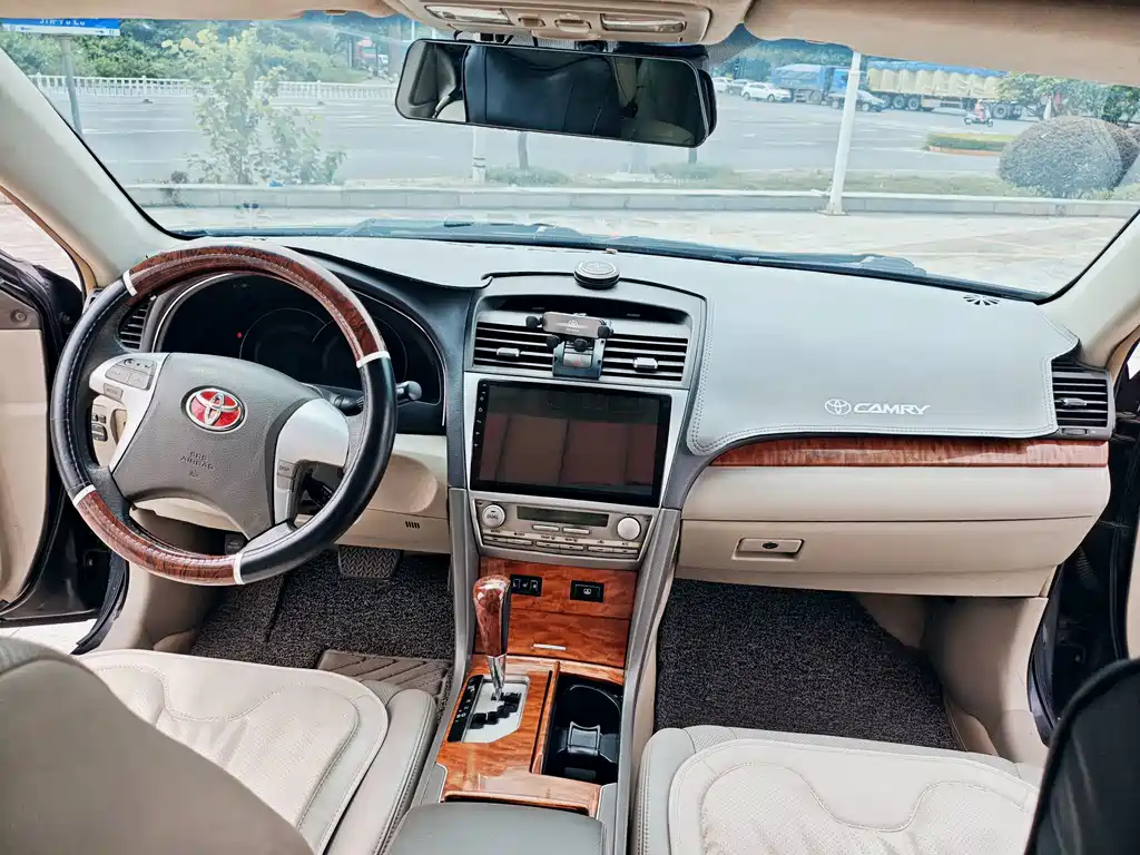 Toyota Camry — миниатюра 18