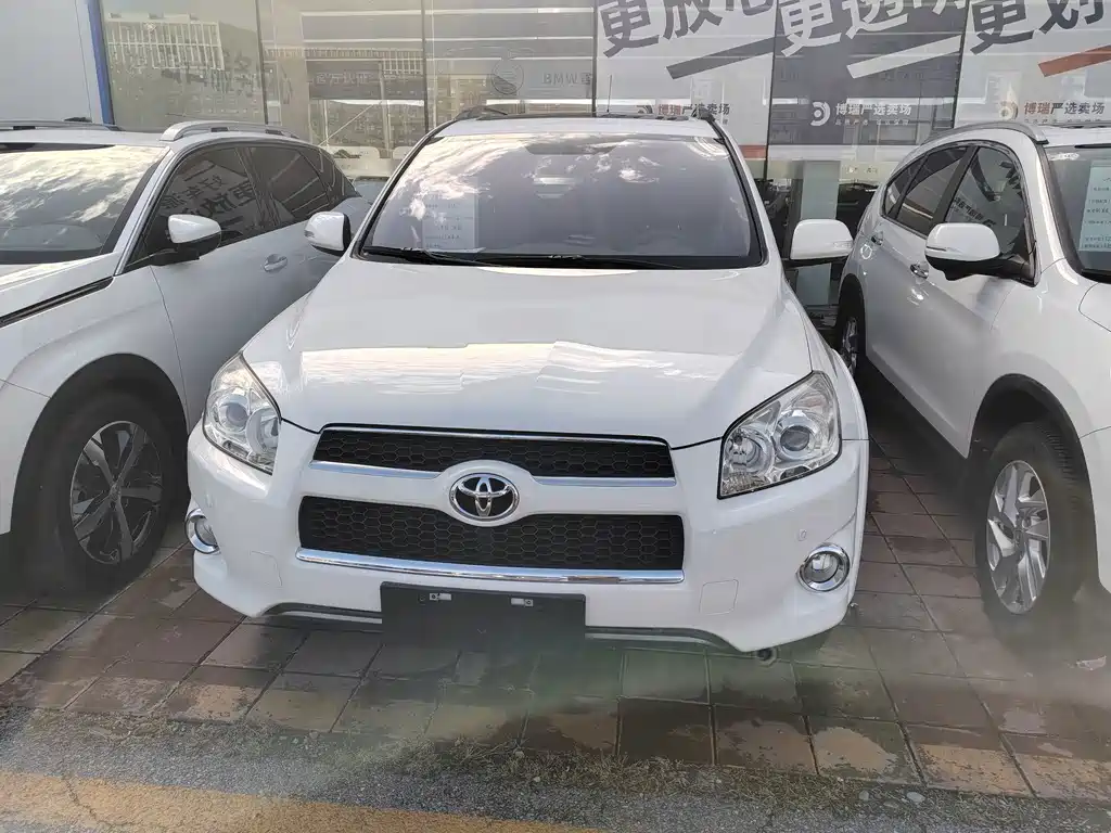 Toyota RAV4 — миниатюра 2