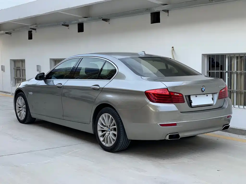 BMW 5 Series — миниатюра 11
