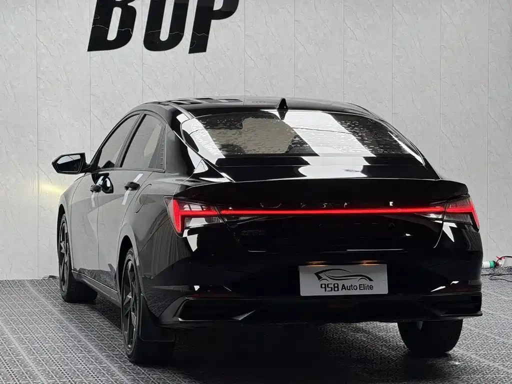 Hyundai Elantra — миниатюра 9