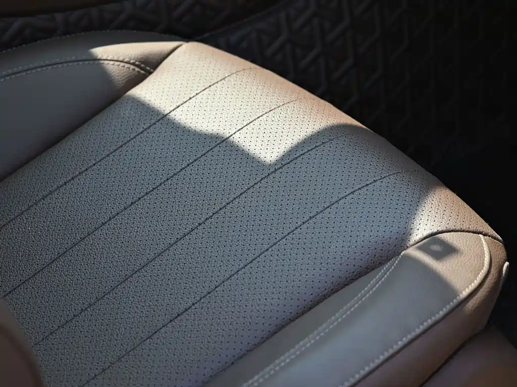 Mercedes-Benz E-Class — миниатюра 11