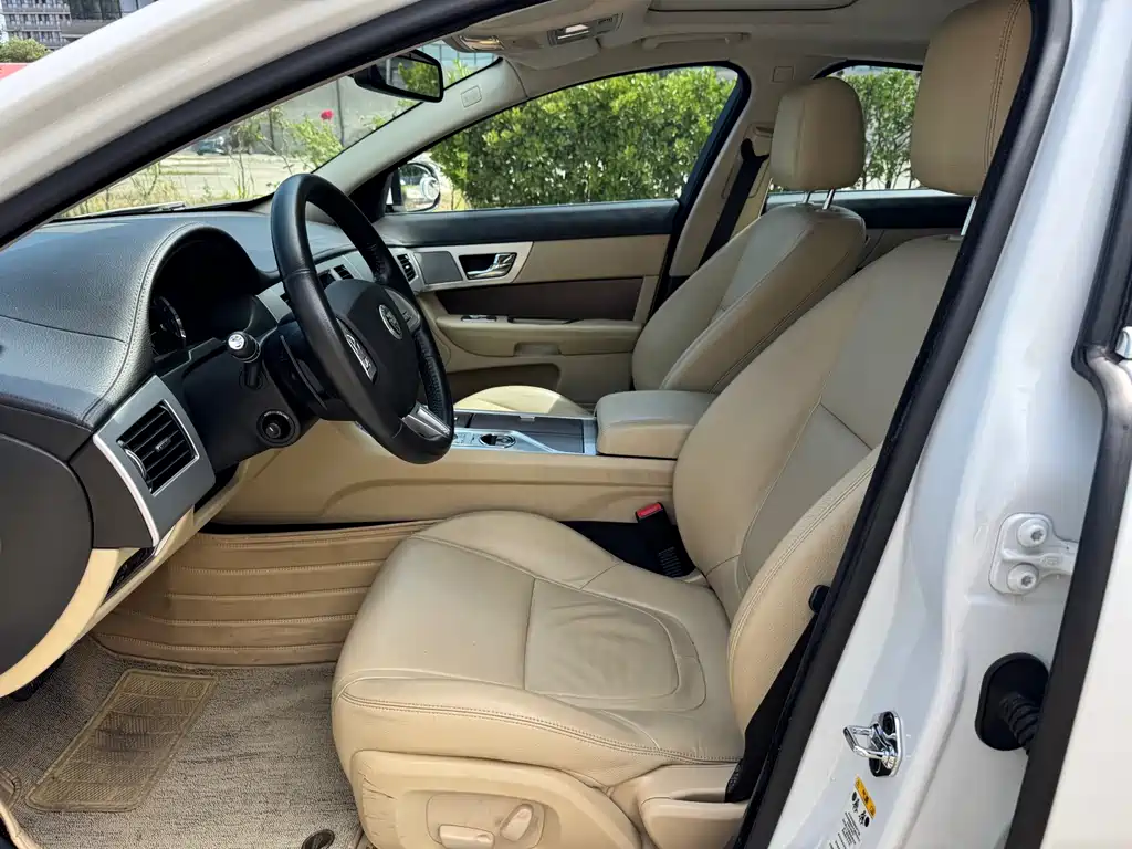 Jaguar XF 2013 XF 2.0T Luxury
