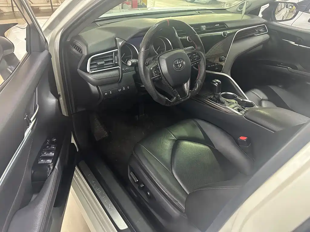 Toyota Camry — миниатюра 4