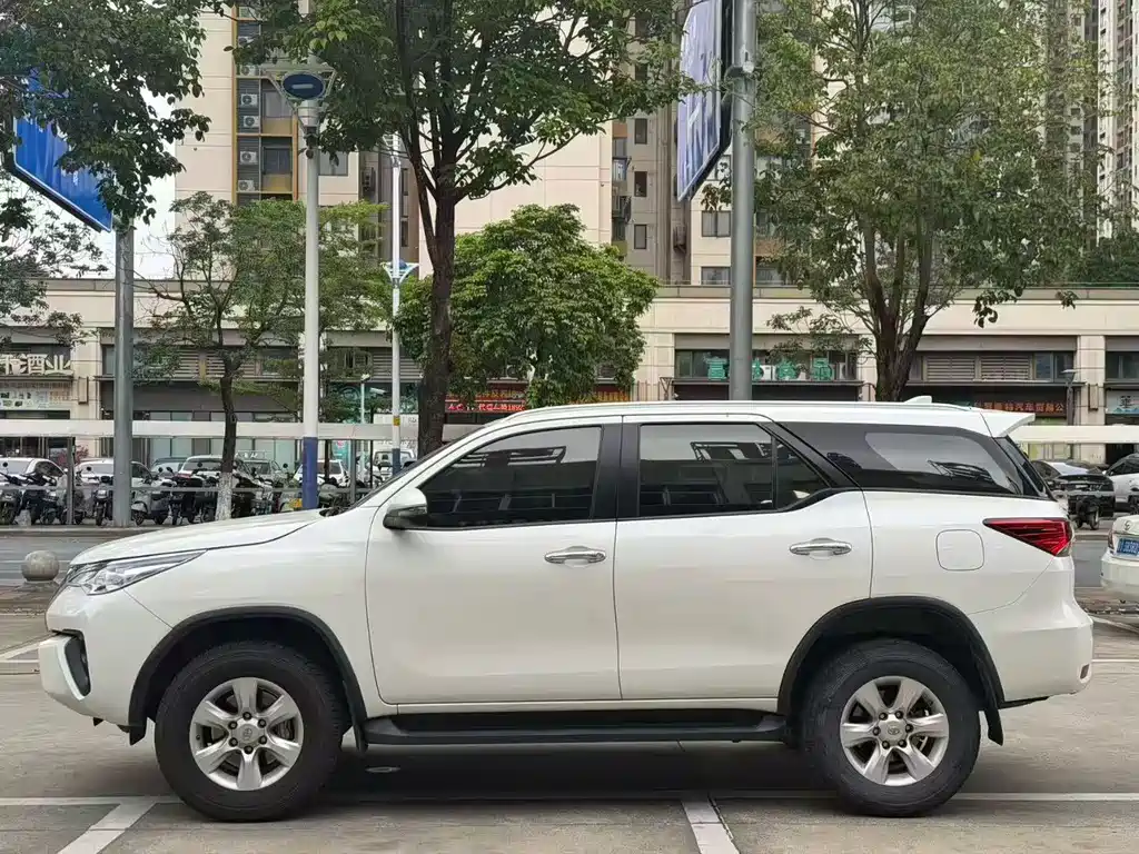 TOYOTA FORTUNER