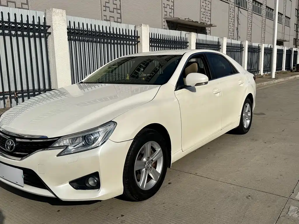 Купить Toyota Reiz