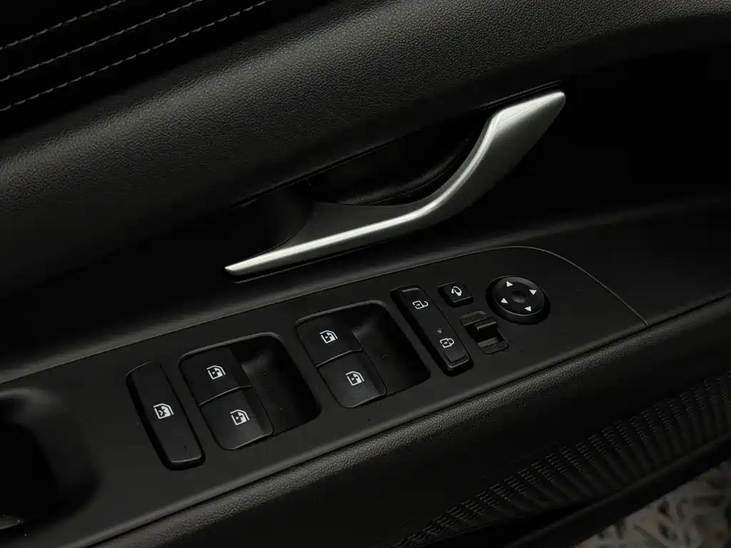 Hyundai Elantra — миниатюра 5