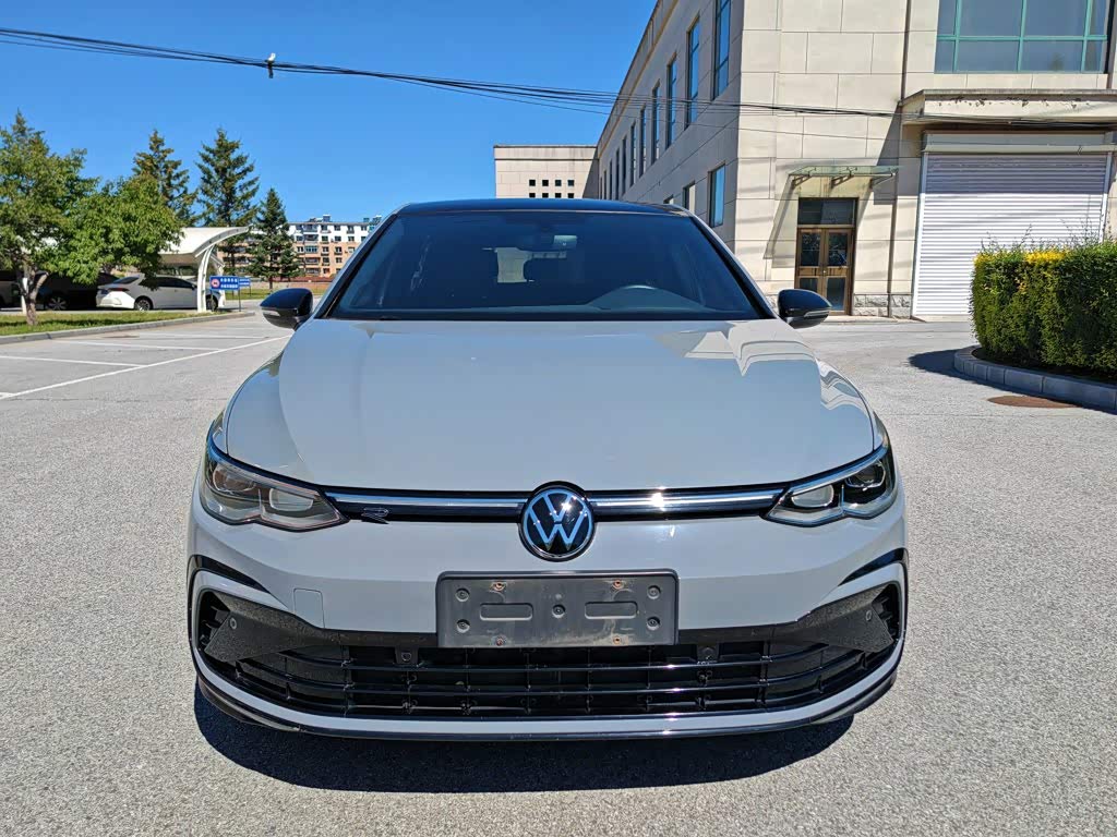 Volkswagen Golf 1.4 л 2023 г. Серебристо-серый, пробег 50000 км