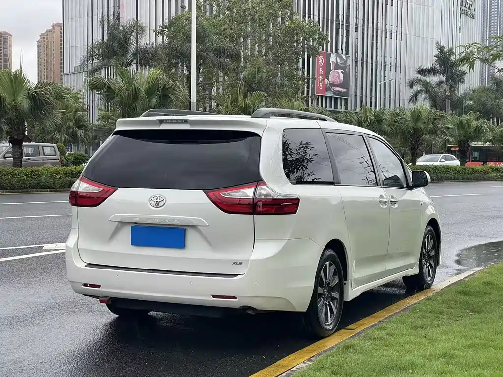 Toyota Sienna 2018 3.5L