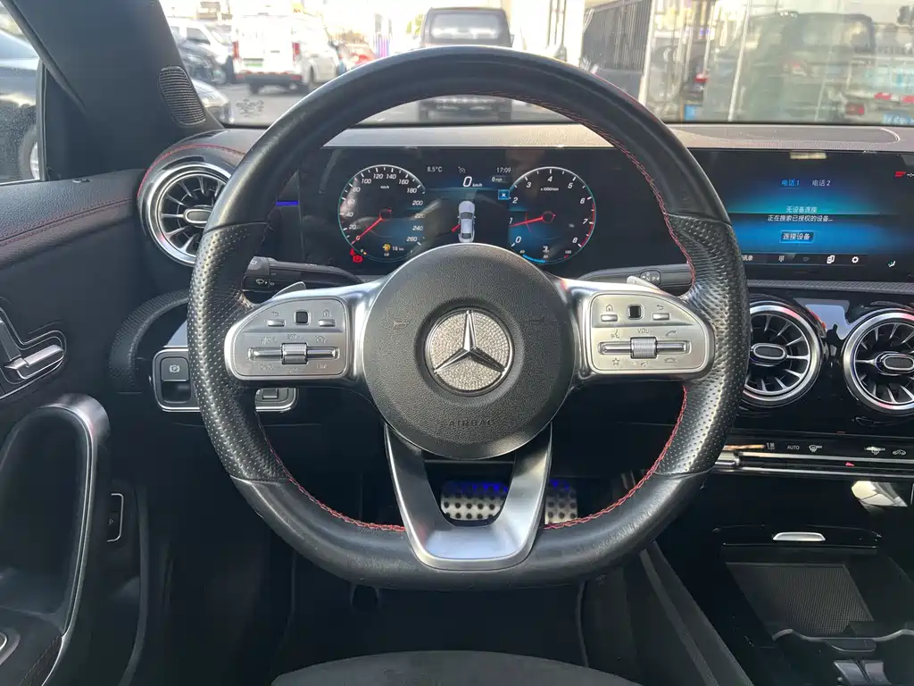 MERCEDES-BENZ CLA