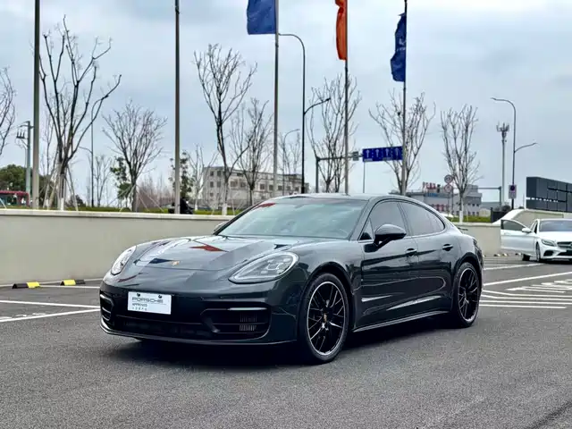 PORSCHE PANAMERA
