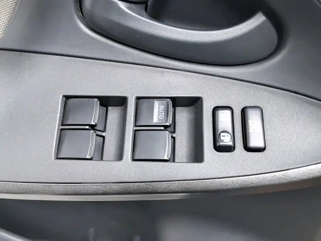Toyota RAV4 — миниатюра 9