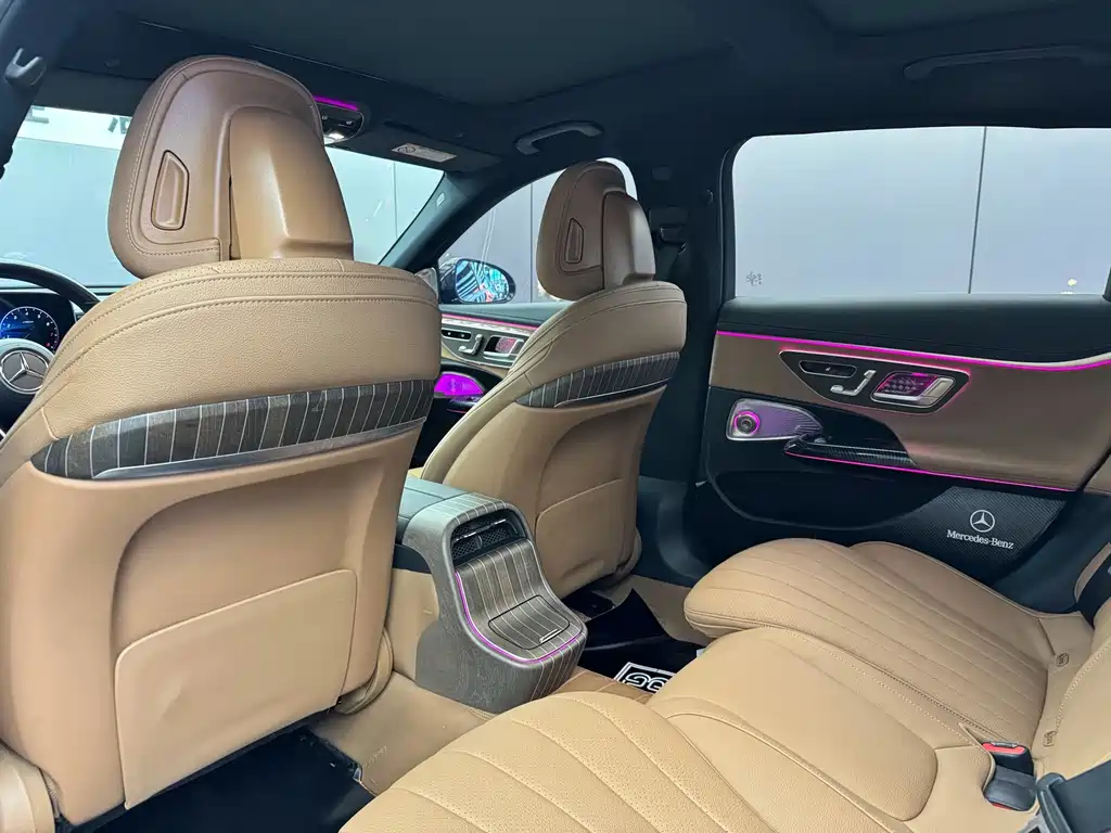 Mercedes-Benz E-Class — миниатюра 8