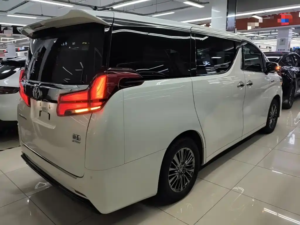 Toyota Alphard — миниатюра 7