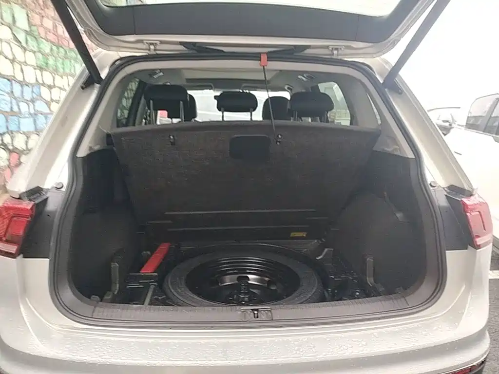 Volkswagen Tiguan L — миниатюра 19