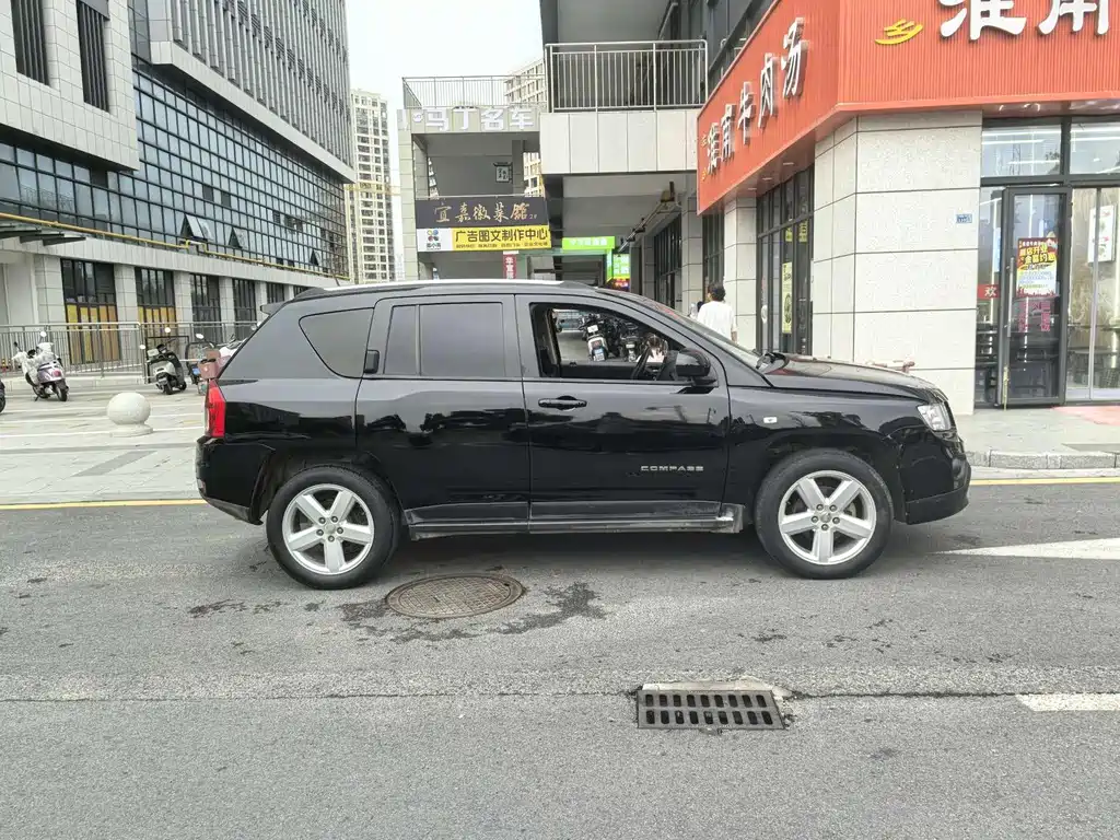 Jeep Compass (Import) — миниатюра 4
