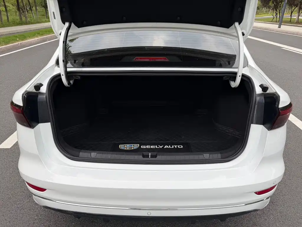 Geely Emgrand — миниатюра 13