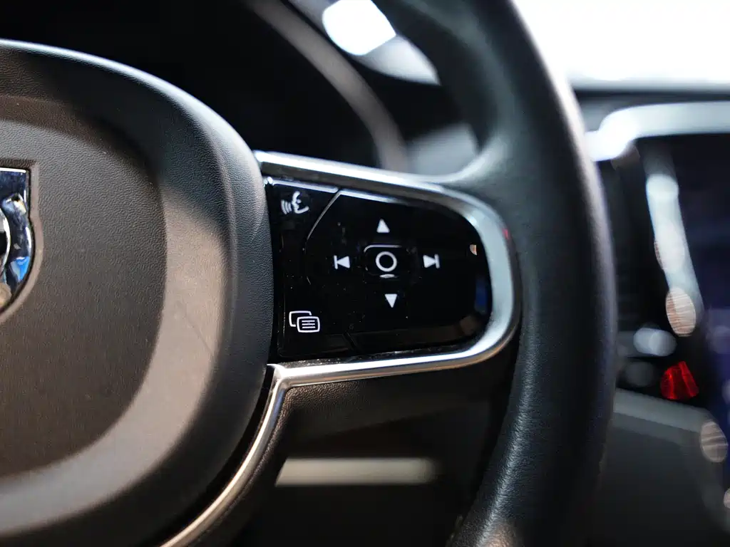 Volvo XC90 — миниатюра 8
