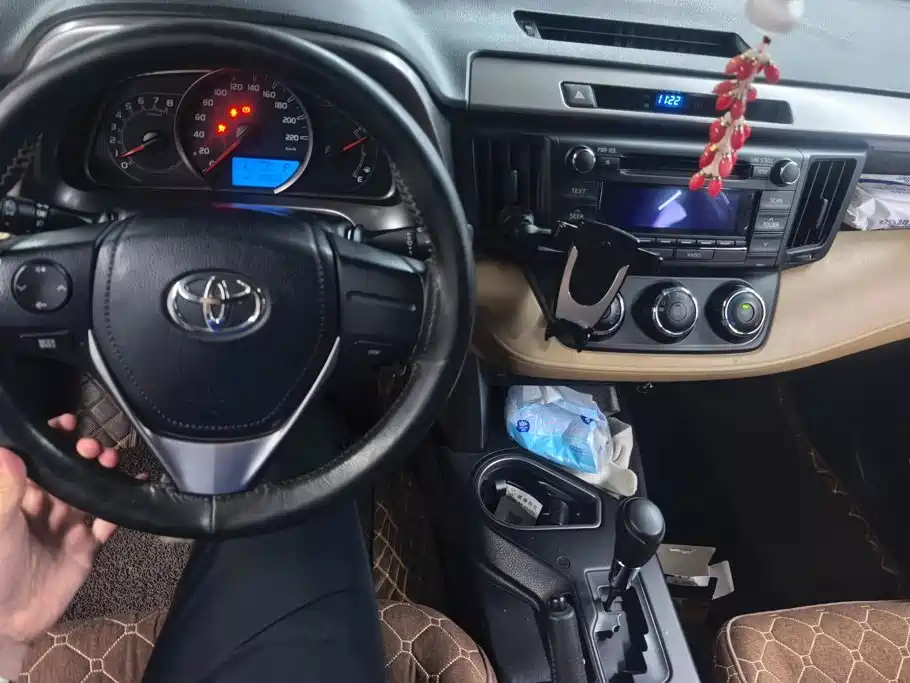 Toyota RAV4 — миниатюра 12