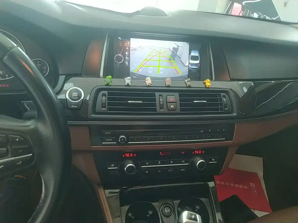 BMW 5 Series — миниатюра 13