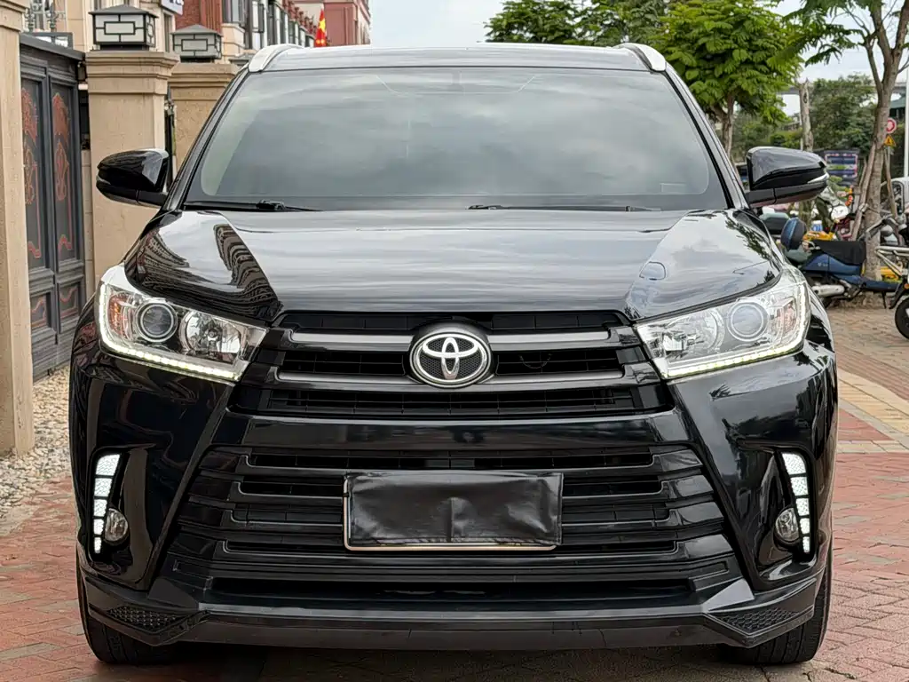 TOYOTA HIGHLANDER