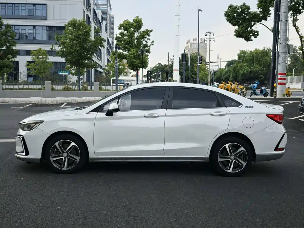 BAIC EU5 — миниатюра 3