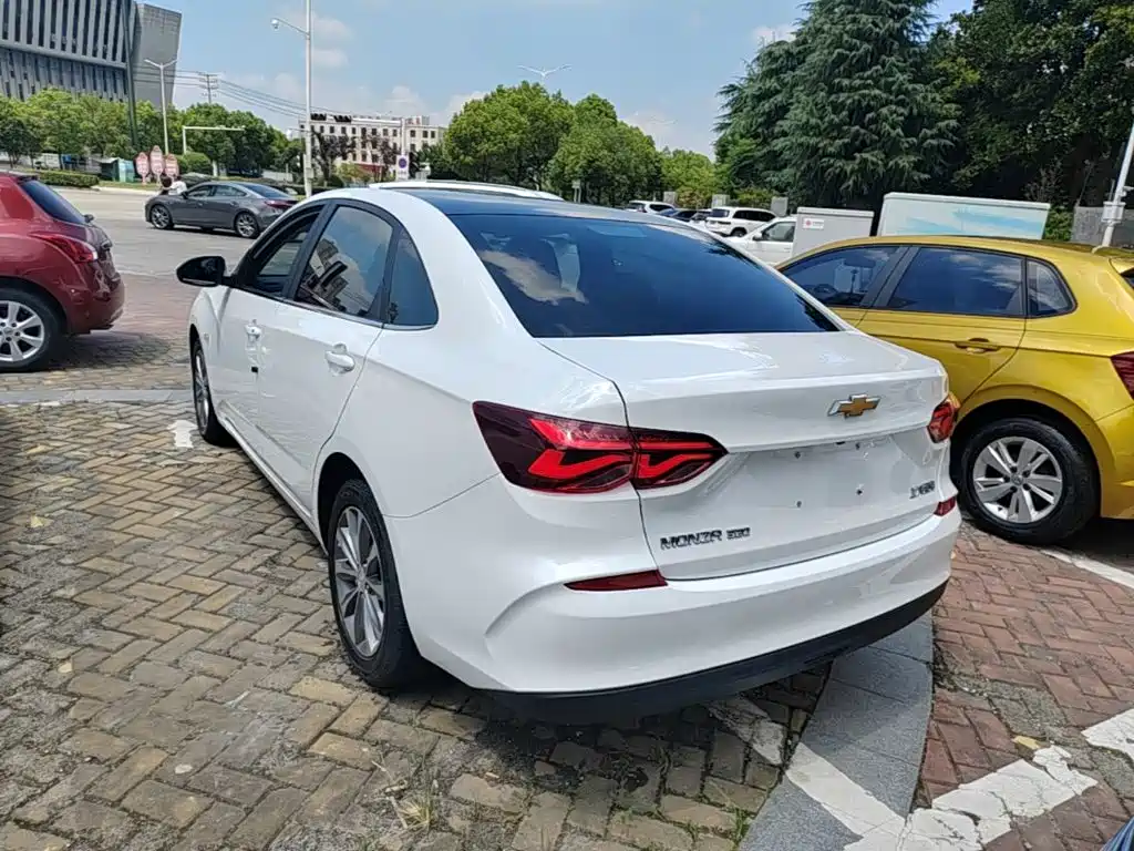 Chevrolet Monza — миниатюра 5