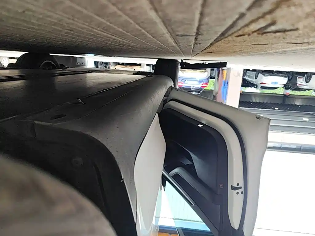 Tesla Model Y — миниатюра 22