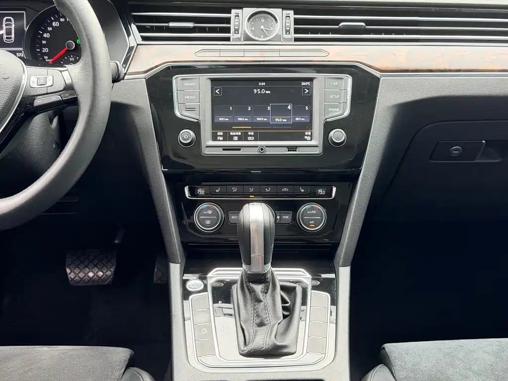 Volkswagen Magotan — миниатюра 12