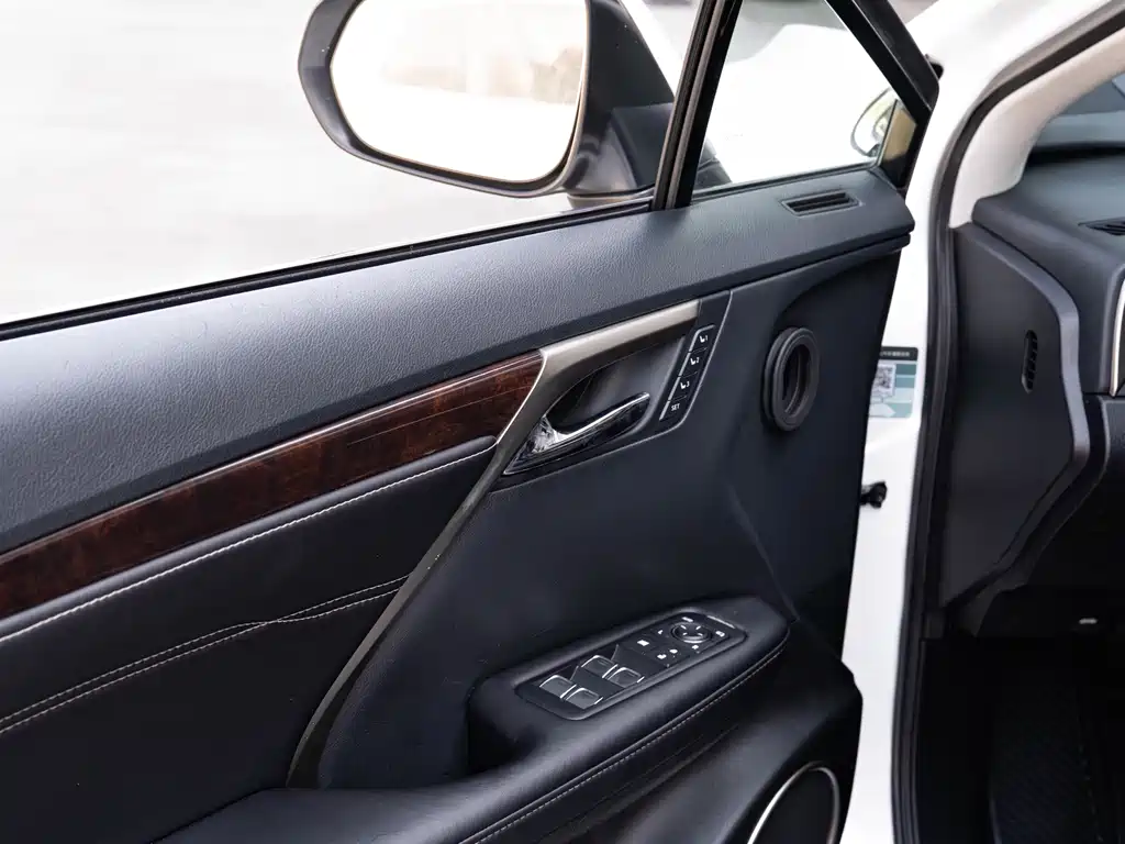 Lexus RX — миниатюра 21