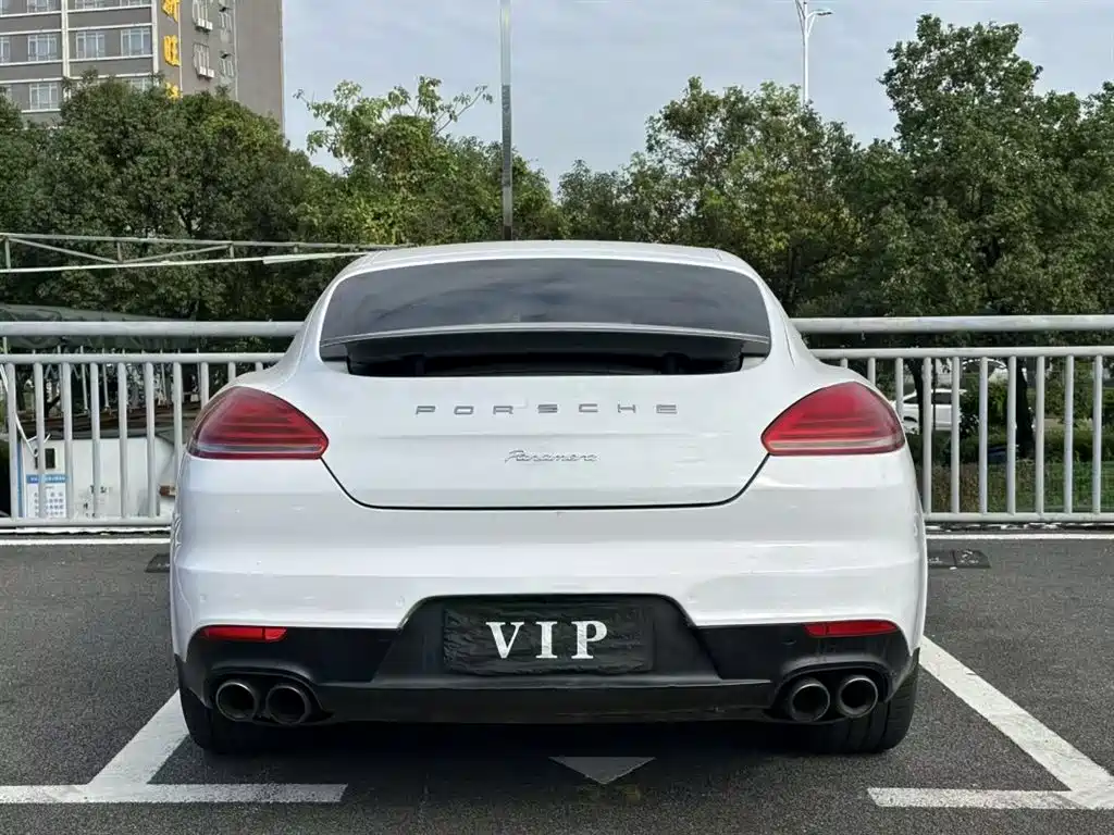 PORSCHE PANAMERA