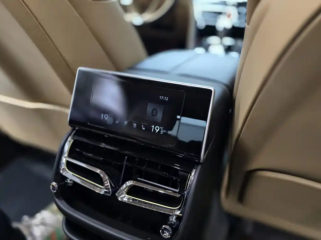 Bentley Flying Spur — миниатюра 14