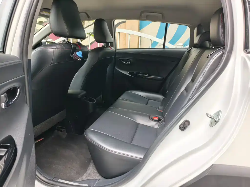 Toyota Yaris L — миниатюра 6