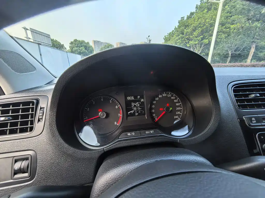 Volkswagen Polo — миниатюра 13