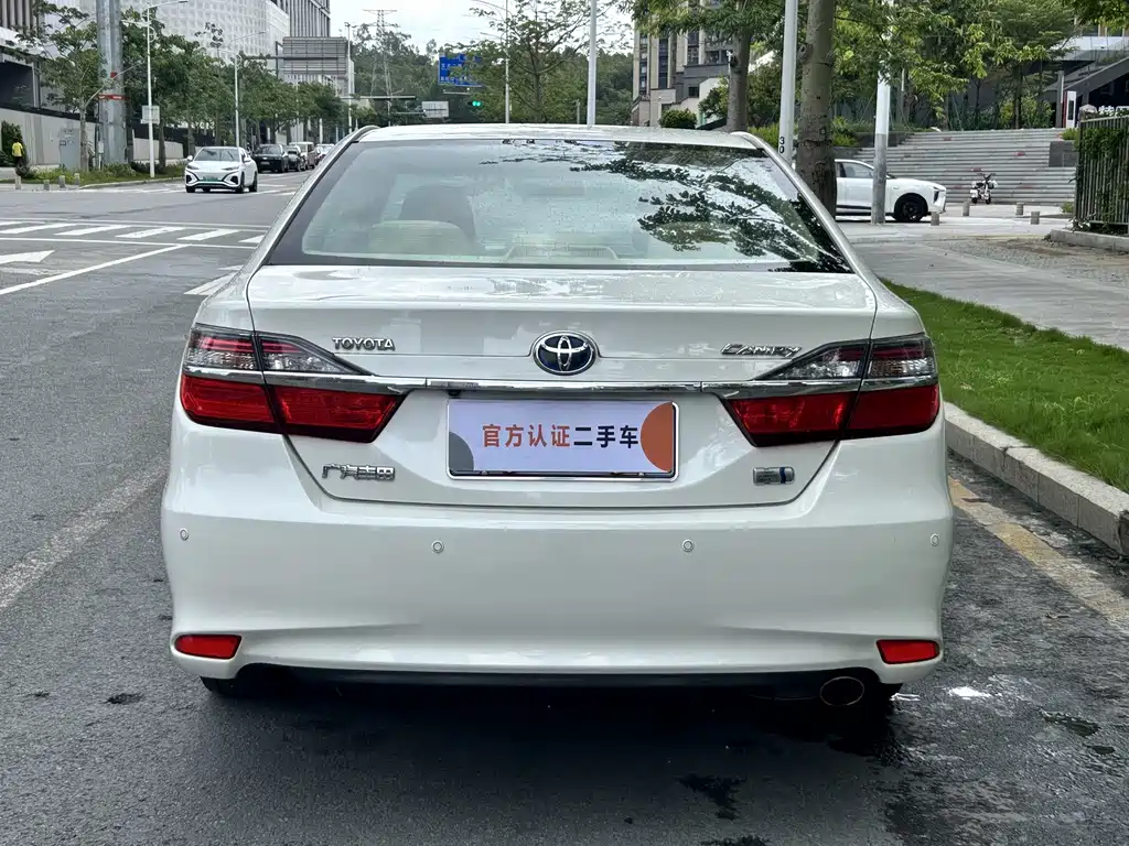 Toyota Camry — миниатюра 5