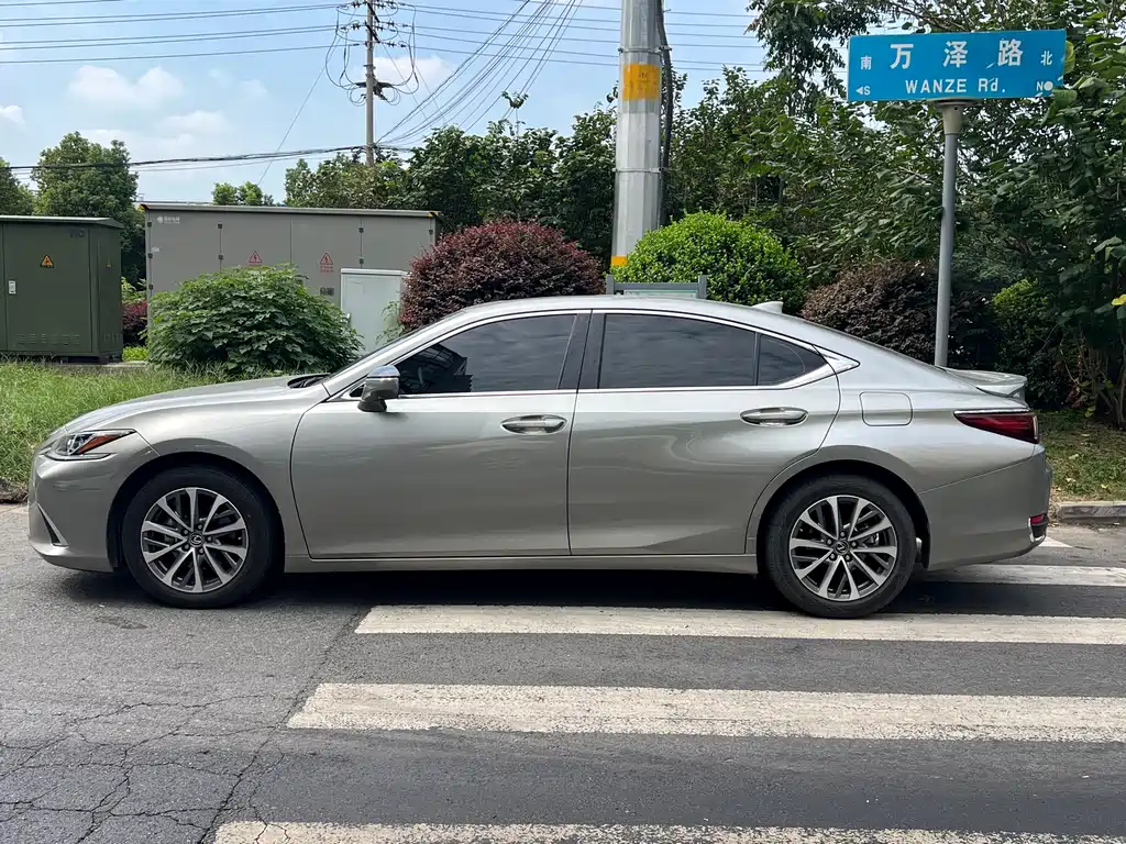 Lexus ES — миниатюра 7