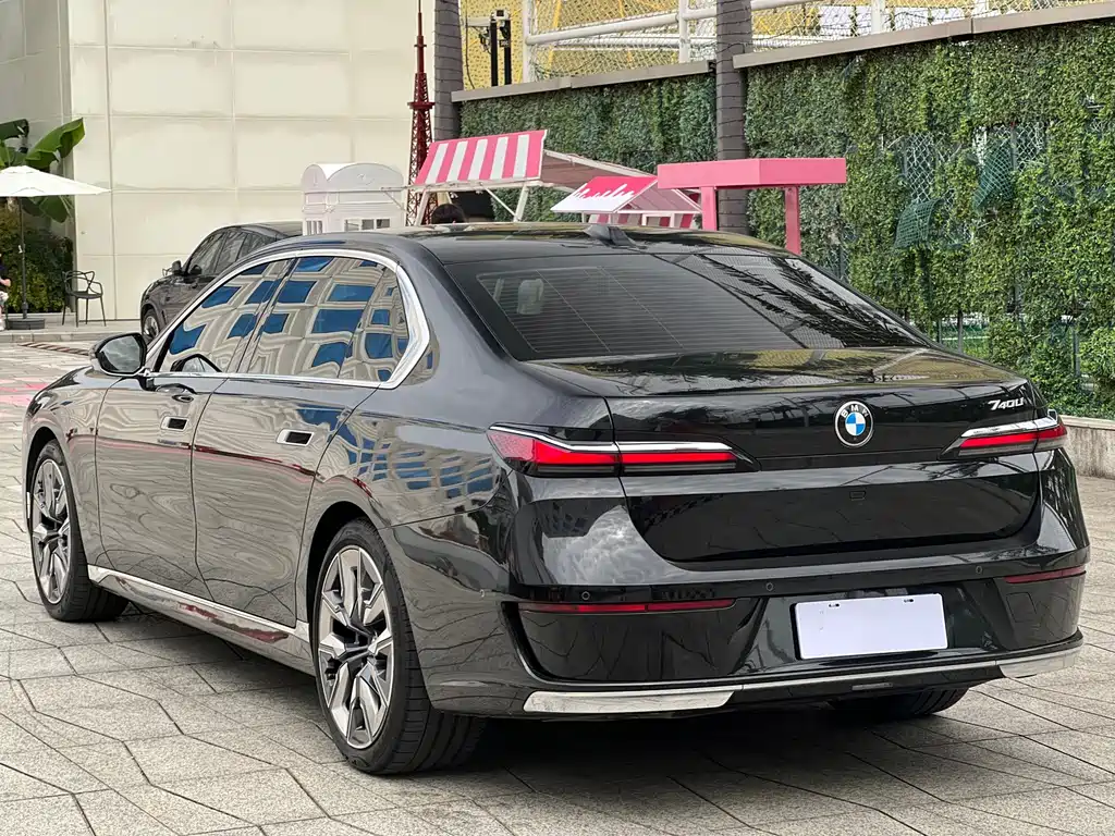 BMW 7 Series — миниатюра 4