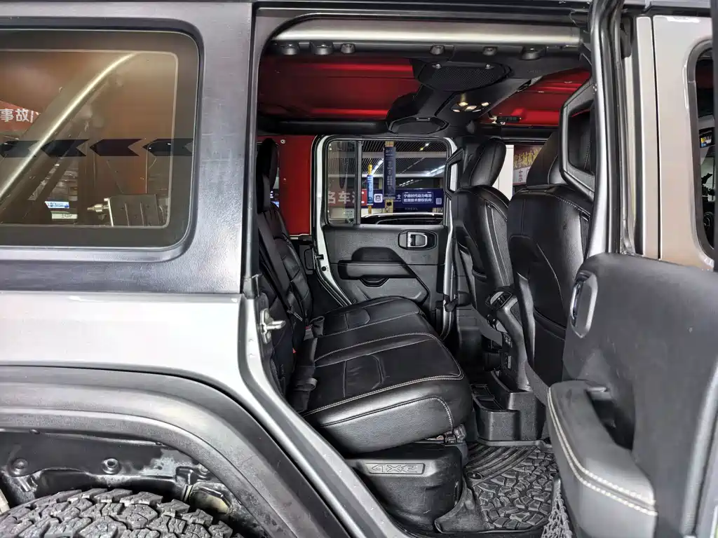 Jeep Wrangler PHEV — миниатюра 14
