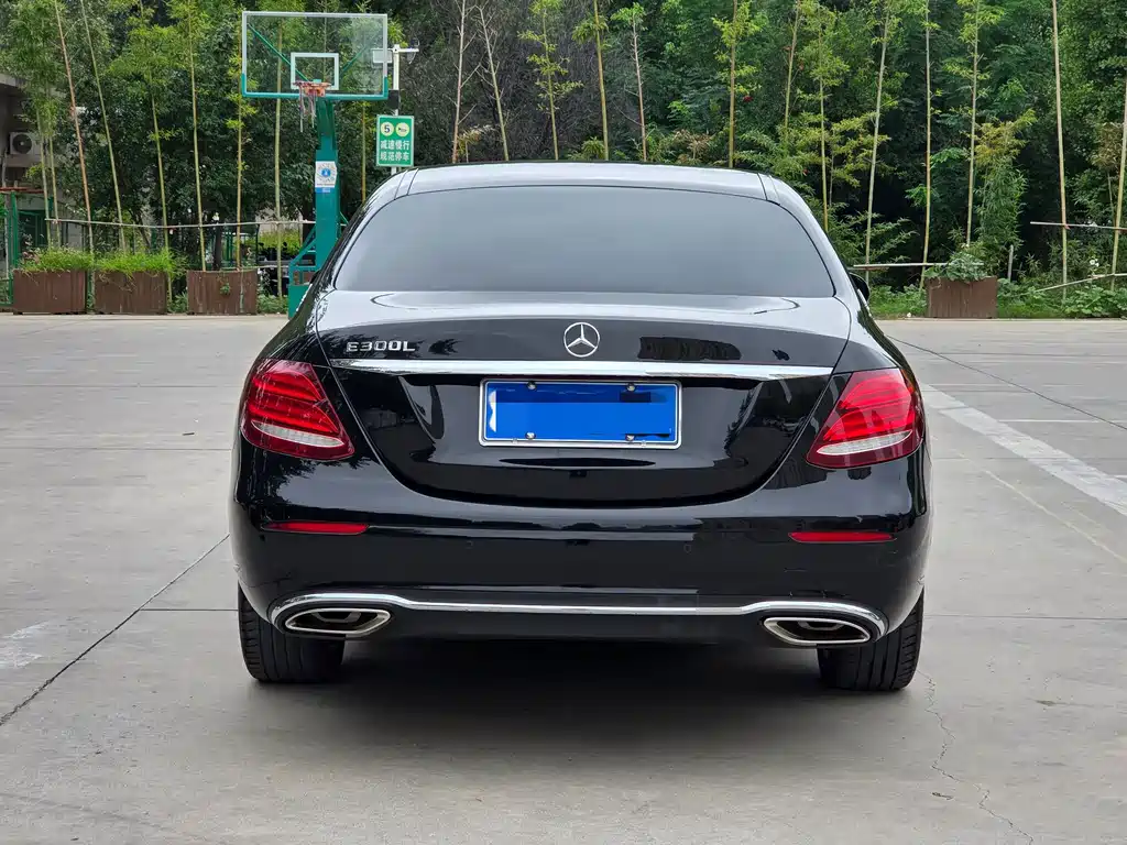 Mercedes-Benz E-Class — миниатюра 3