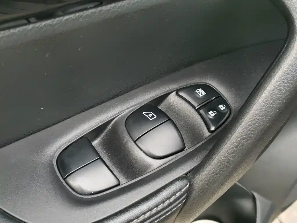 Nissan X-Trail — миниатюра 10
