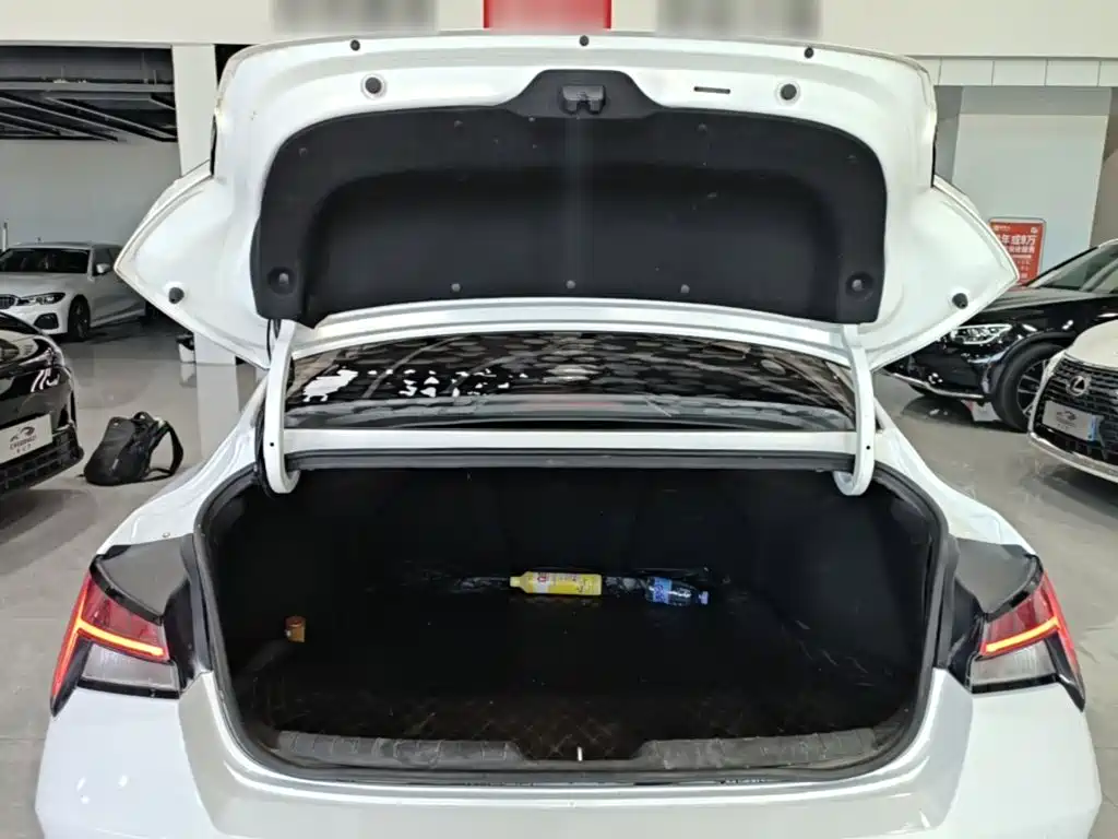 Hyundai Elantra — миниатюра 19